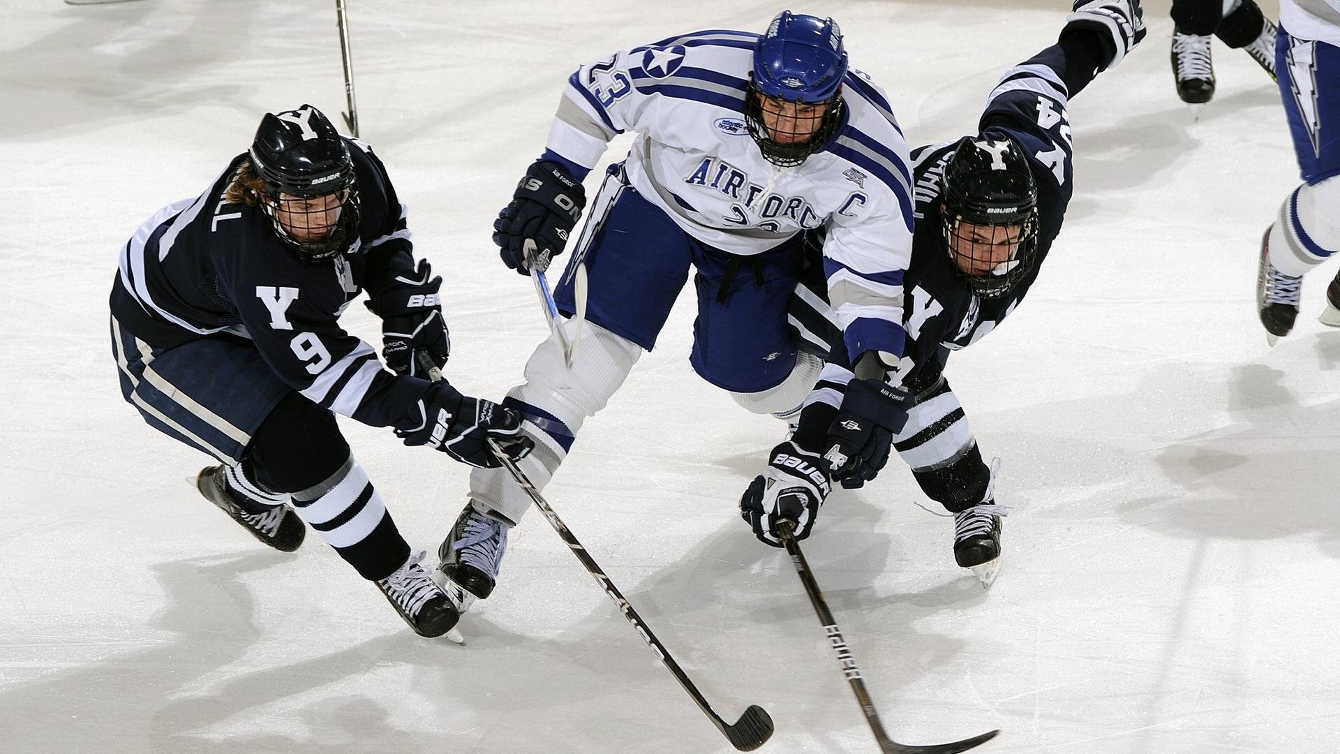 强强对话一触即发多家媒体预测比赛走向观点出现分歧，强强对阵