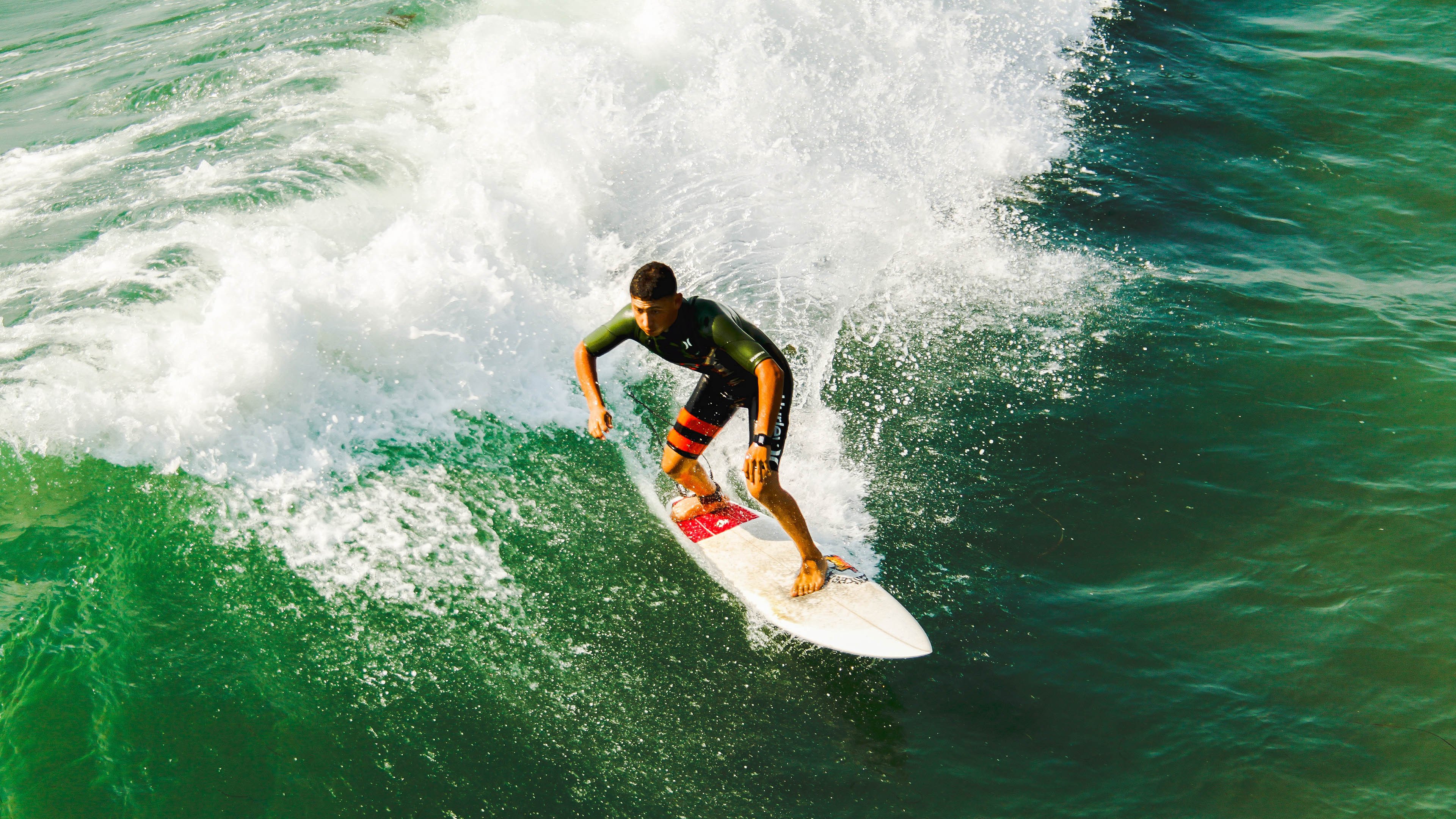 曼城像在演练训练课,对手根本摸不到球,曼城的打法